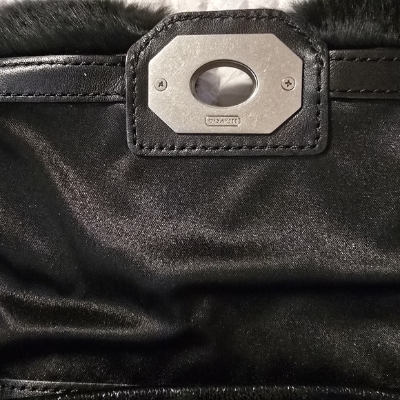 STUNNING LTD ED COACH AUTH NWOT BLACK RABBIT FUR WRISTLET CLUTCH 🤍 - Picture 3 of 6